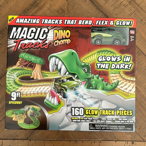 🆕 Magic Tracks🦖 Dino Chomp Tracks 🦕 - Picture 1 of 5